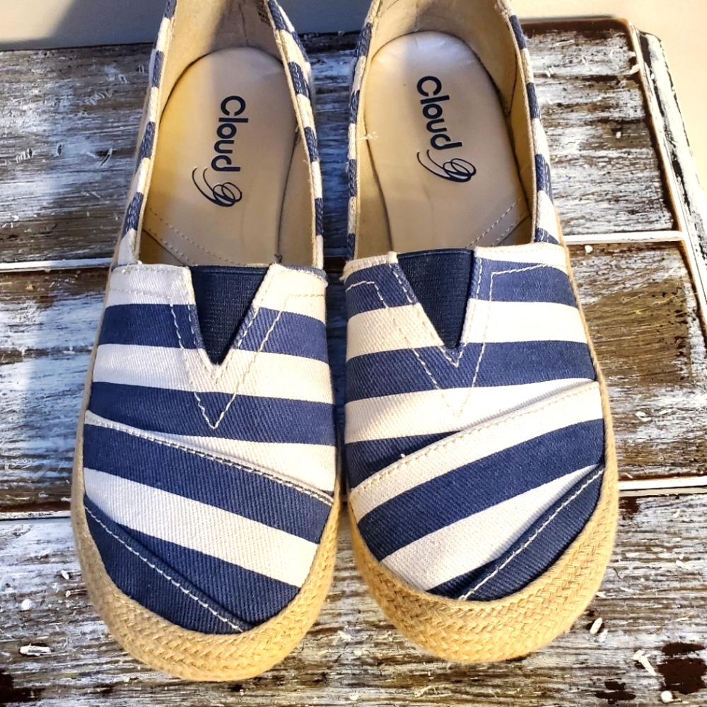 Shoe: size 10 navy & cream striped